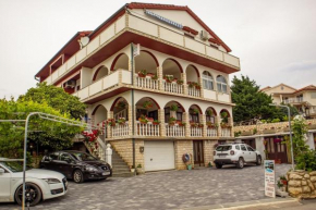 Apartments with a swimming pool Lopar, Rab - 22978